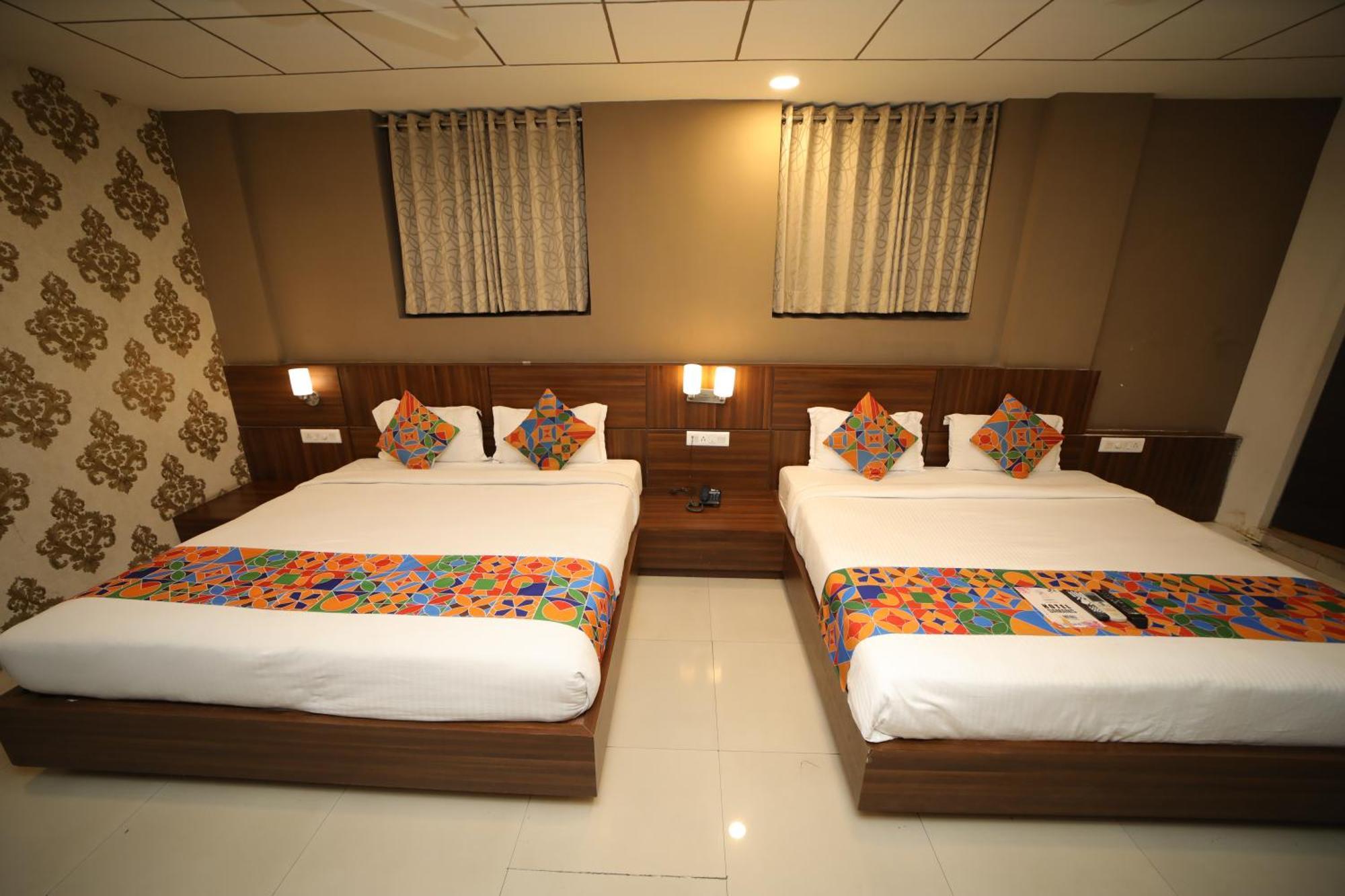 Hotel Damanis Udaipur Exterior photo