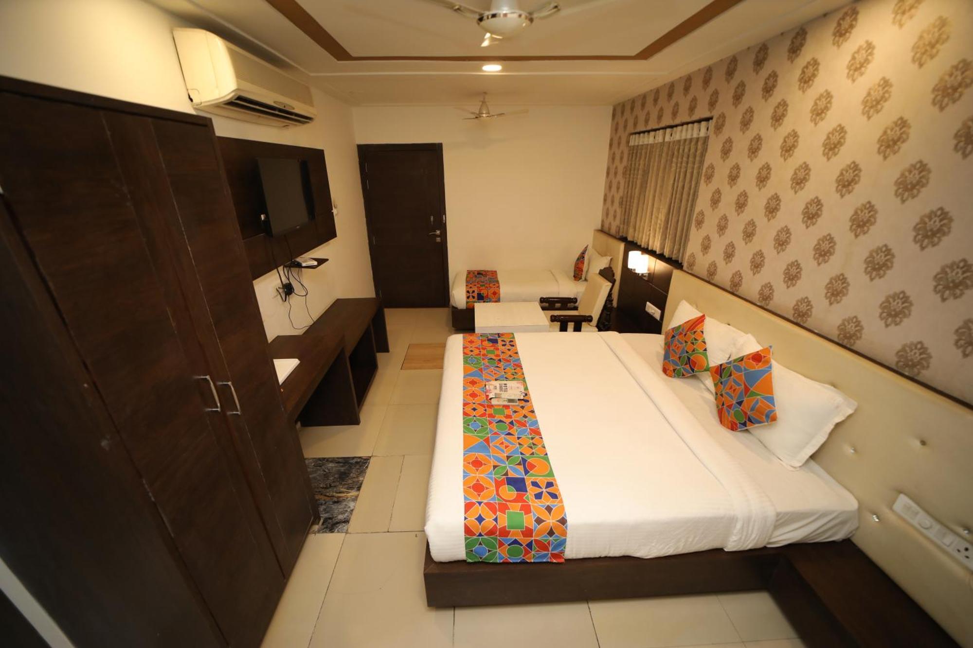 Hotel Damanis Udaipur Exterior photo