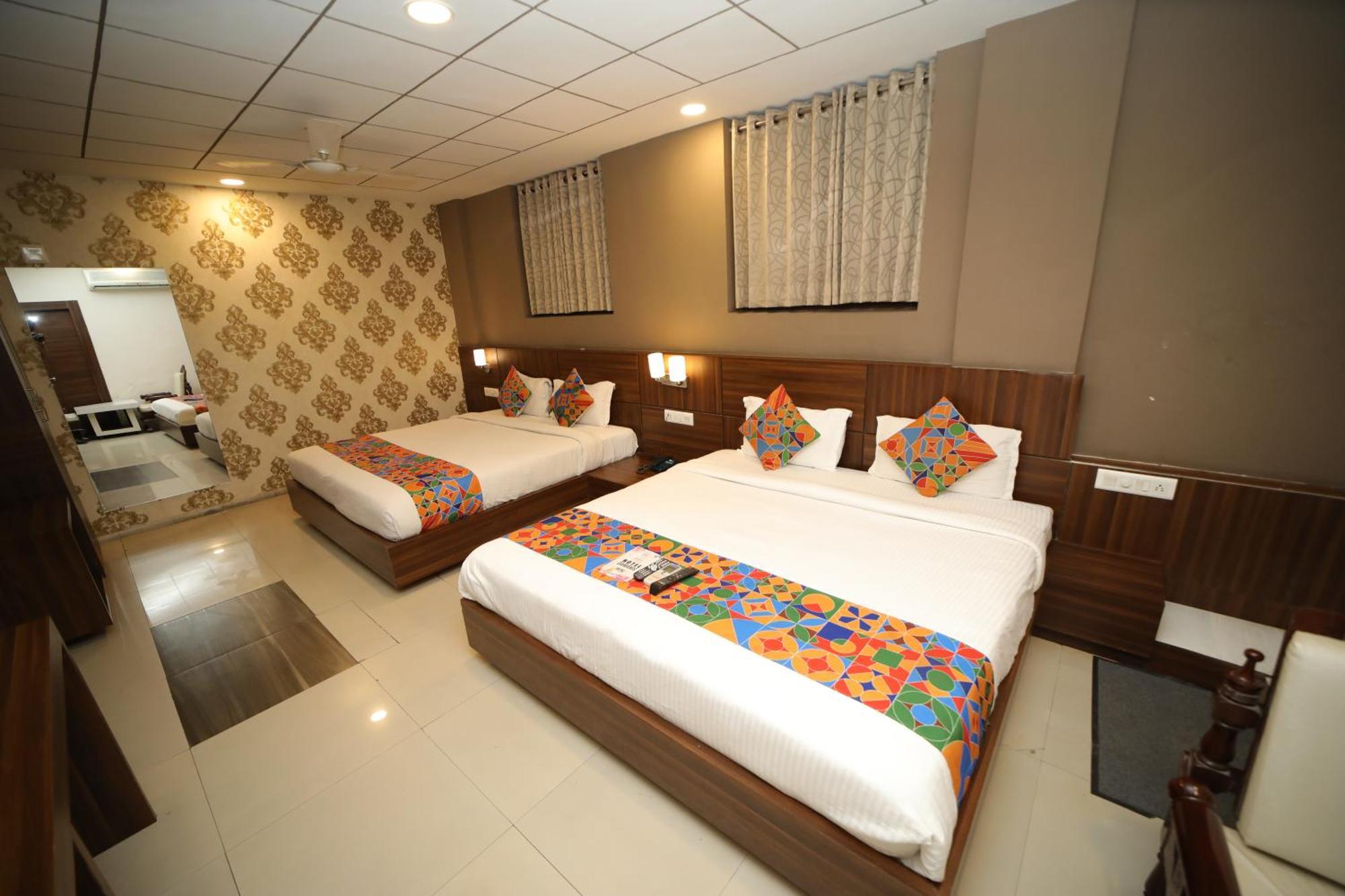 Hotel Damanis Udaipur Exterior photo