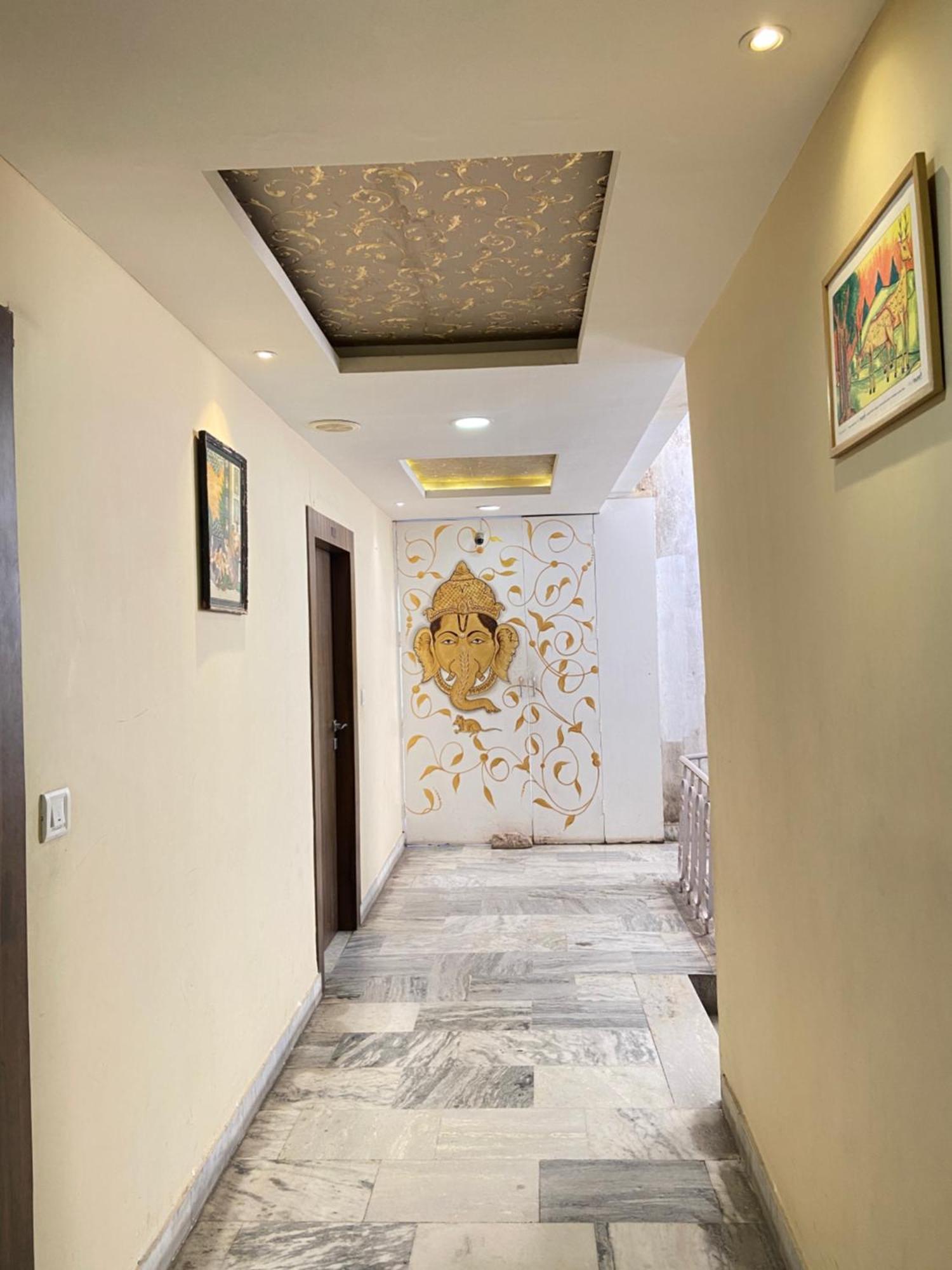 Hotel Damanis Udaipur Exterior photo