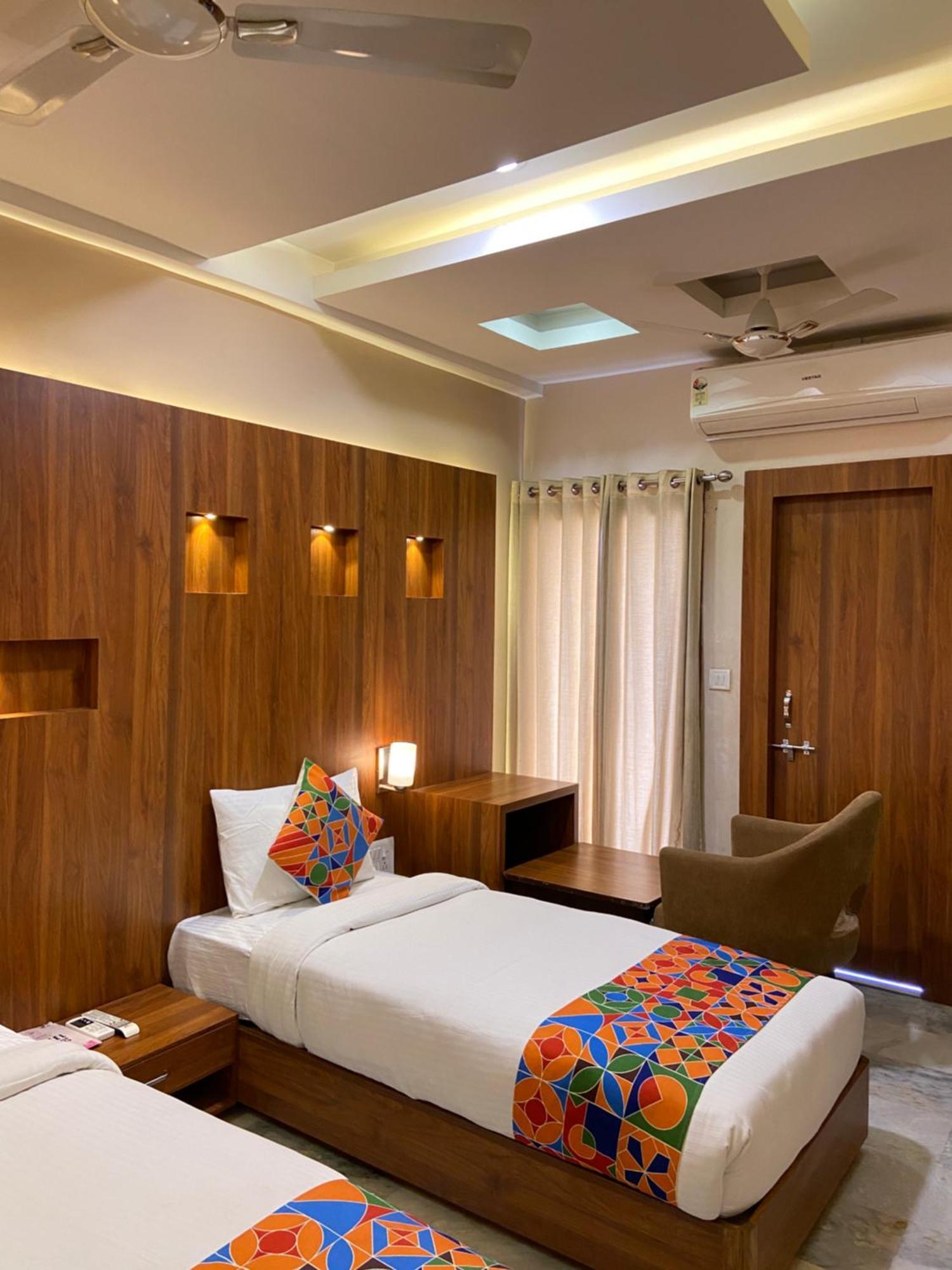 Hotel Damanis Udaipur Exterior photo